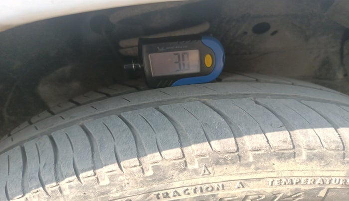 2015 Maruti Wagon R 1.0 LXI CNG, Petrol, Manual, 1,18,244 km, tyre