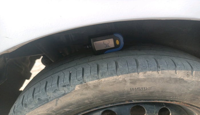 2015 Maruti Wagon R 1.0 LXI CNG, Petrol, Manual, 1,18,244 km, tyre