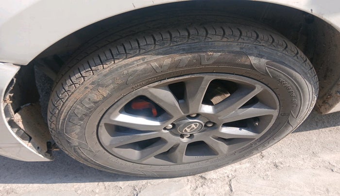 2019 Hyundai Elite i20 ASTA (O) CVT, Petrol, Automatic, 1,08,468 km, tyre