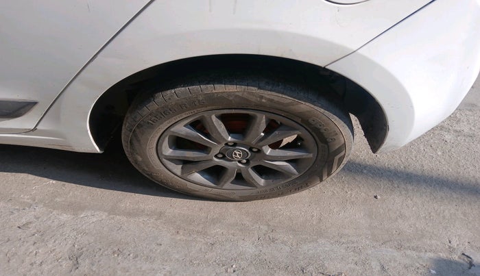 2019 Hyundai Elite i20 ASTA (O) CVT, Petrol, Automatic, 1,08,468 km, tyre