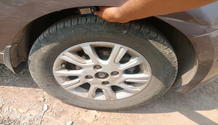 2016 Tata Tiago XZ PETROL, Petrol, Manual, 1,26,605 km, tyre