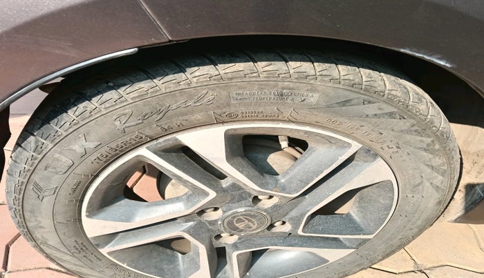 2017 Tata TIGOR XZ (O) PETROL, Petrol, Manual, 1,29,740 km, tyre