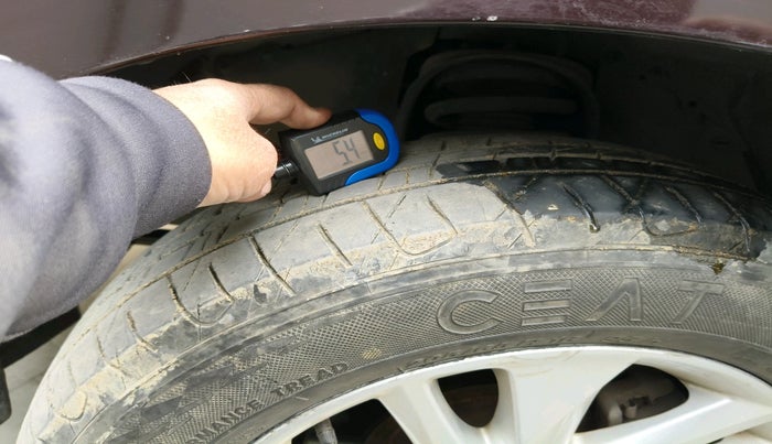 2017 Toyota Innova Crysta 2.4 GX AT 7 STR, Diesel, Automatic, 1,14,243 km, tyre