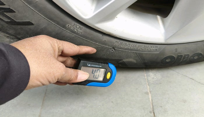 2017 Toyota Innova Crysta 2.4 GX AT 7 STR, Diesel, Automatic, 1,14,243 km, tyre