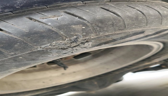 2017 Toyota Innova Crysta 2.4 GX AT 7 STR, Diesel, Automatic, 1,14,243 km, tyre