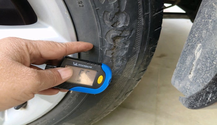 2017 Toyota Innova Crysta 2.4 GX AT 7 STR, Diesel, Automatic, 1,14,243 km, tyre