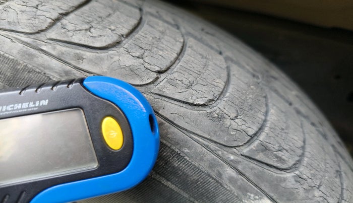 2017 Toyota Innova Crysta 2.4 GX AT 7 STR, Diesel, Automatic, 1,14,243 km, tyre