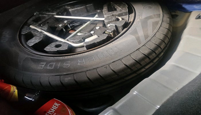 2022 Tata PUNCH ADVENTURE AMT, Petrol, Automatic, 44,597 km, tyre