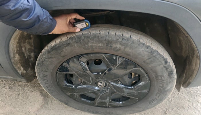 2022 Tata PUNCH ADVENTURE AMT, Petrol, Automatic, 44,597 km, tyre