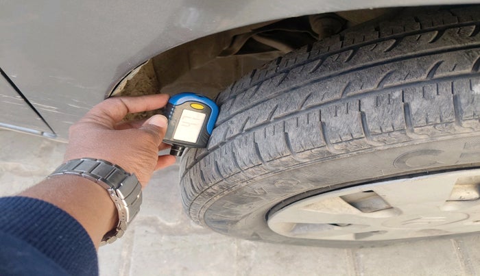 2014 Maruti Wagon R 1.0 LXI CNG, Petrol, Manual, 1,61,667 km, tyre