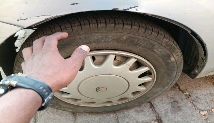 2012 Hyundai Eon ERA + LPG, Petrol, Manual, 1,07,634 km, tyre