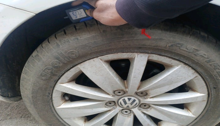 2012 Volkswagen Passat COMFORTLINE 2.0 TDI MT, Diesel, Manual, 1,13,170 km, tyre