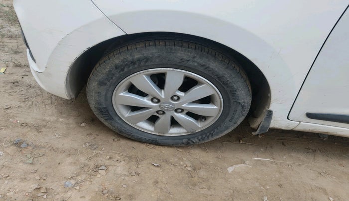 2016 Hyundai Xcent SX 1.2, Petrol, Manual, 87,306 km, tyre