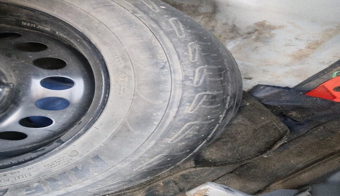 2016 Hyundai Xcent SX 1.2, Petrol, Manual, 87,306 km, tyre