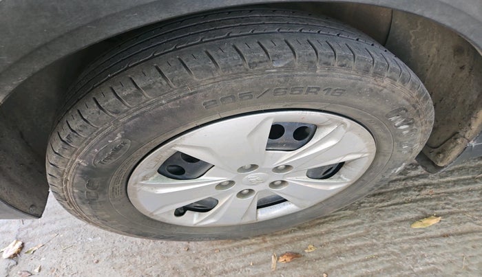 2017 Hyundai Creta E PLUS 1.6 PETROL, Petrol, Manual, 62,576 km, tyre