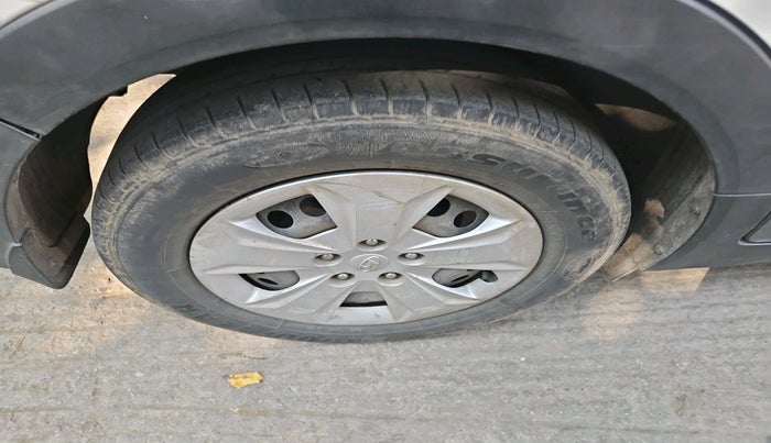 2017 Hyundai Creta E PLUS 1.6 PETROL, Petrol, Manual, 62,576 km, tyre