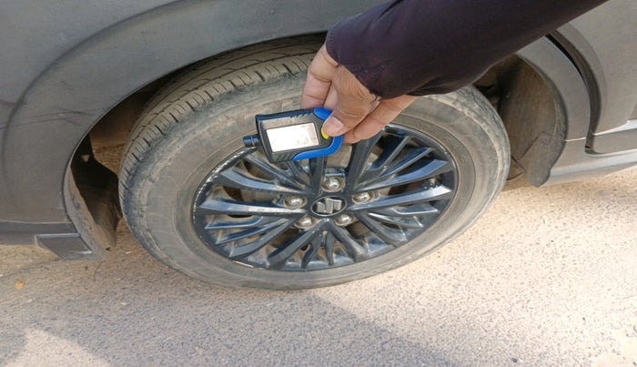 2020 Maruti XL6 ZETA AT, Petrol, Automatic, 1,68,550 km, tyre