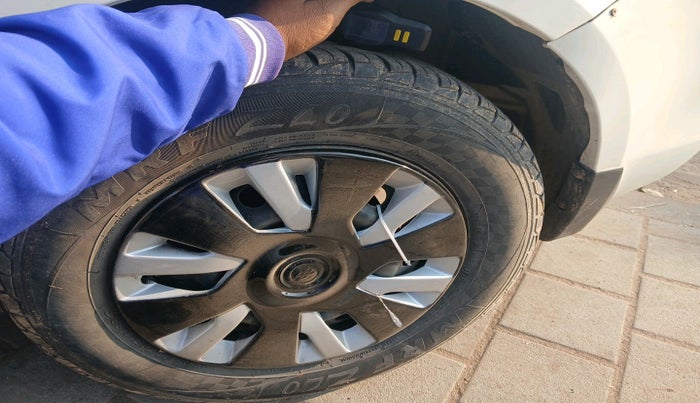 2016 Maruti Swift Dzire VXI, Petrol, Manual, 1,23,374 km, tyre