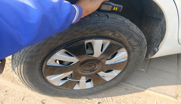 2016 Maruti Swift Dzire VXI, Petrol, Manual, 1,23,374 km, tyre