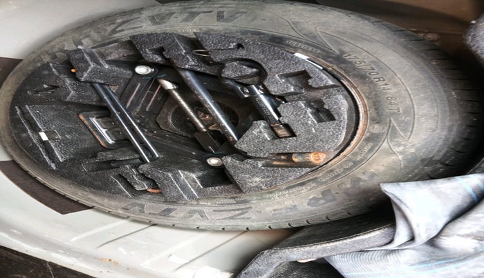 2015 Volkswagen Vento HIGHLINE 1.5 AT, Diesel, Automatic, 96,712 km, tyre