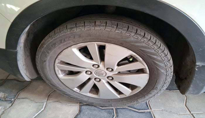 2015 Maruti S Cross ZETA 1.6, Diesel, Manual, 1,18,029 km, tyre