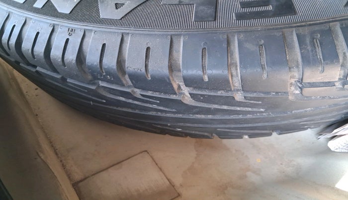 2015 Maruti S Cross ZETA 1.6, Diesel, Manual, 1,18,029 km, tyre