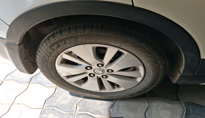 2015 Maruti S Cross ZETA 1.6, Diesel, Manual, 1,18,029 km, tyre