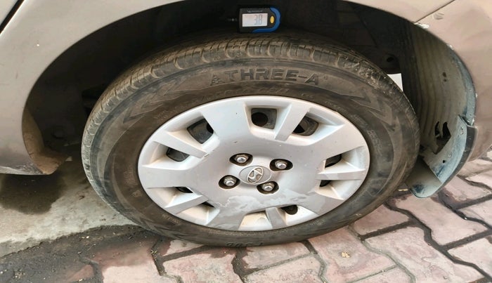 2012 Hyundai i20 MAGNA (O) 1.2, Petrol, Manual, 1,54,206 km, tyre