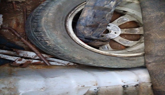 2013 Hyundai Verna FLUIDIC 1.6 CRDI SX, Diesel, Manual, 1,30,285 km, tyre