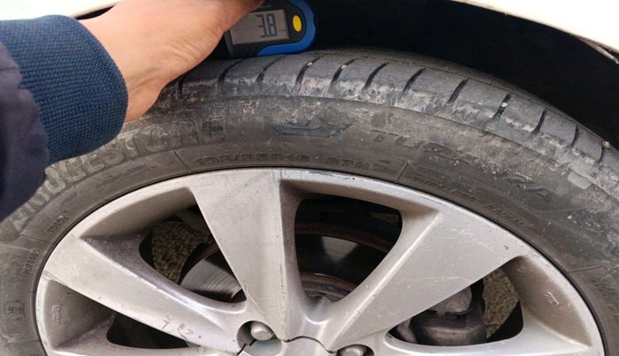 2013 Hyundai Verna FLUIDIC 1.6 CRDI SX, Diesel, Manual, 1,30,285 km, tyre