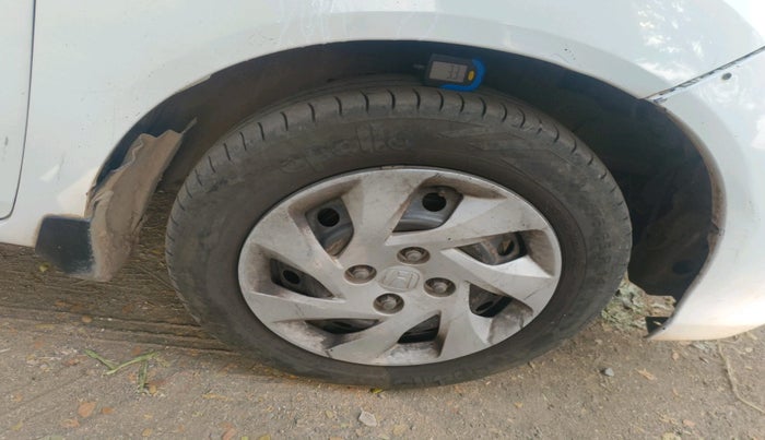 2016 Honda Amaze 1.5L I-DTEC SX, Diesel, Manual, 1,23,065 km, tyre