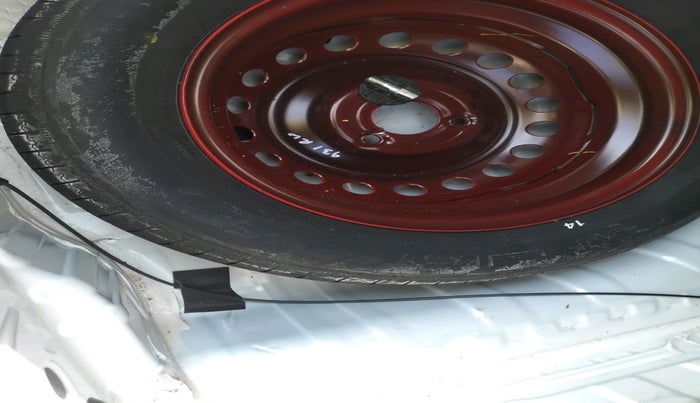 2023 Renault Kwid RXT 1.0, Petrol, Manual, 4,25,000 km, tyre