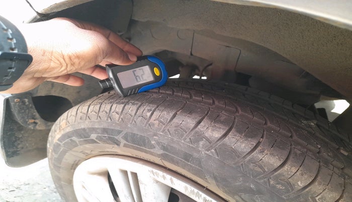 2012 Hyundai Santro Xing GLS, Petrol, Manual, 86,141 km, tyre