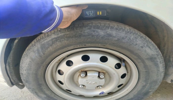 2013 Hyundai i10 ERA 1.1, Petrol, Manual, 49,450 km, tyre