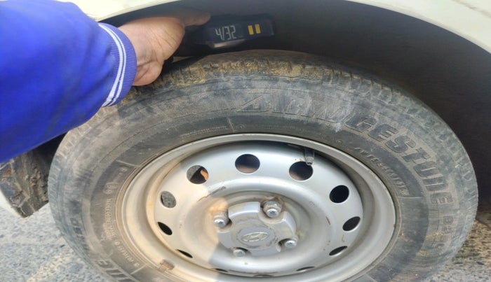 2013 Hyundai i10 ERA 1.1, Petrol, Manual, 49,450 km, tyre