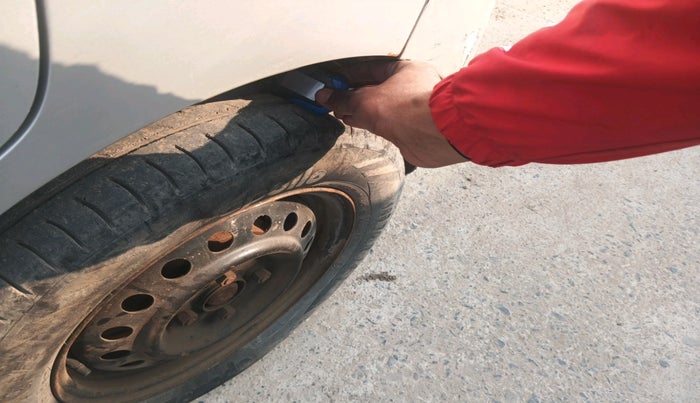 2011 Maruti Wagon R 1.0 VXI, Petrol, Manual, 58,170 km, tyre