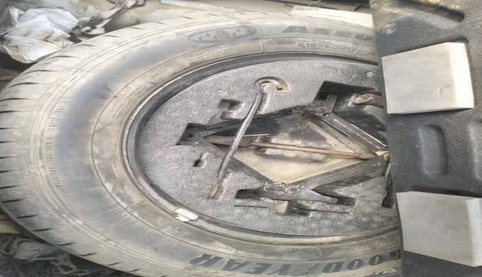 2017 Hyundai Creta SX PLUS AT 1.6 DIESEL, Diesel, Automatic, 1,60,413 km, tyre