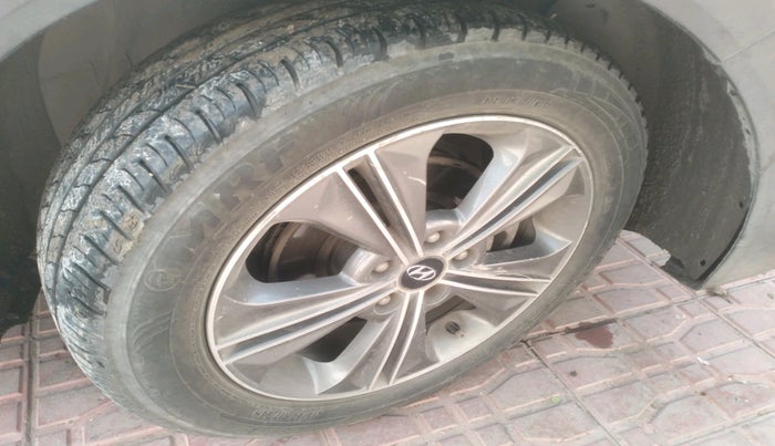 2017 Hyundai Creta SX PLUS AT 1.6 DIESEL, Diesel, Automatic, 1,60,413 km, tyre