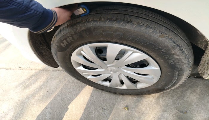 2025 Maruti Swift VXi AMT, Petrol, Automatic, 14,408 km, tyre