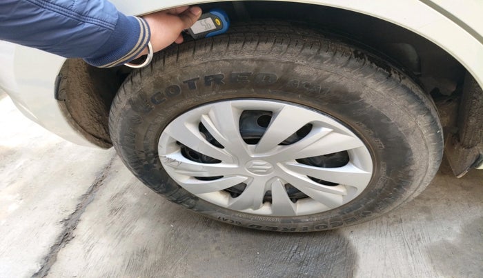 2025 Maruti Swift VXi AMT, Petrol, Automatic, 14,408 km, tyre