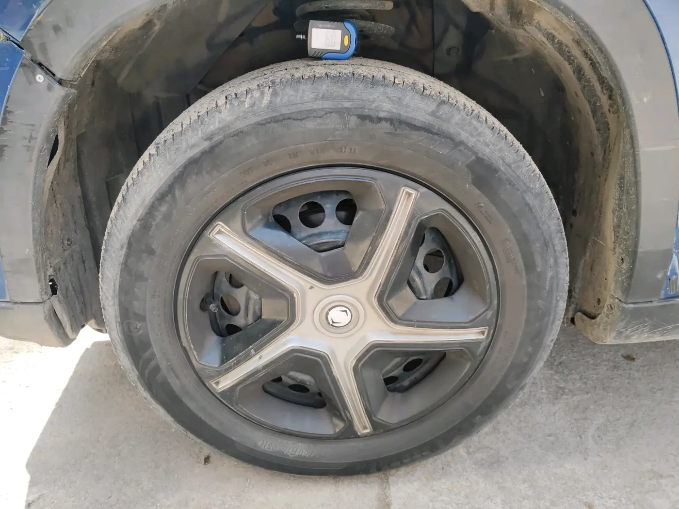 2021 Toyota URBAN CRUISER MID GRADE MT, Petrol, Manual, 1,16,911 km, tyre