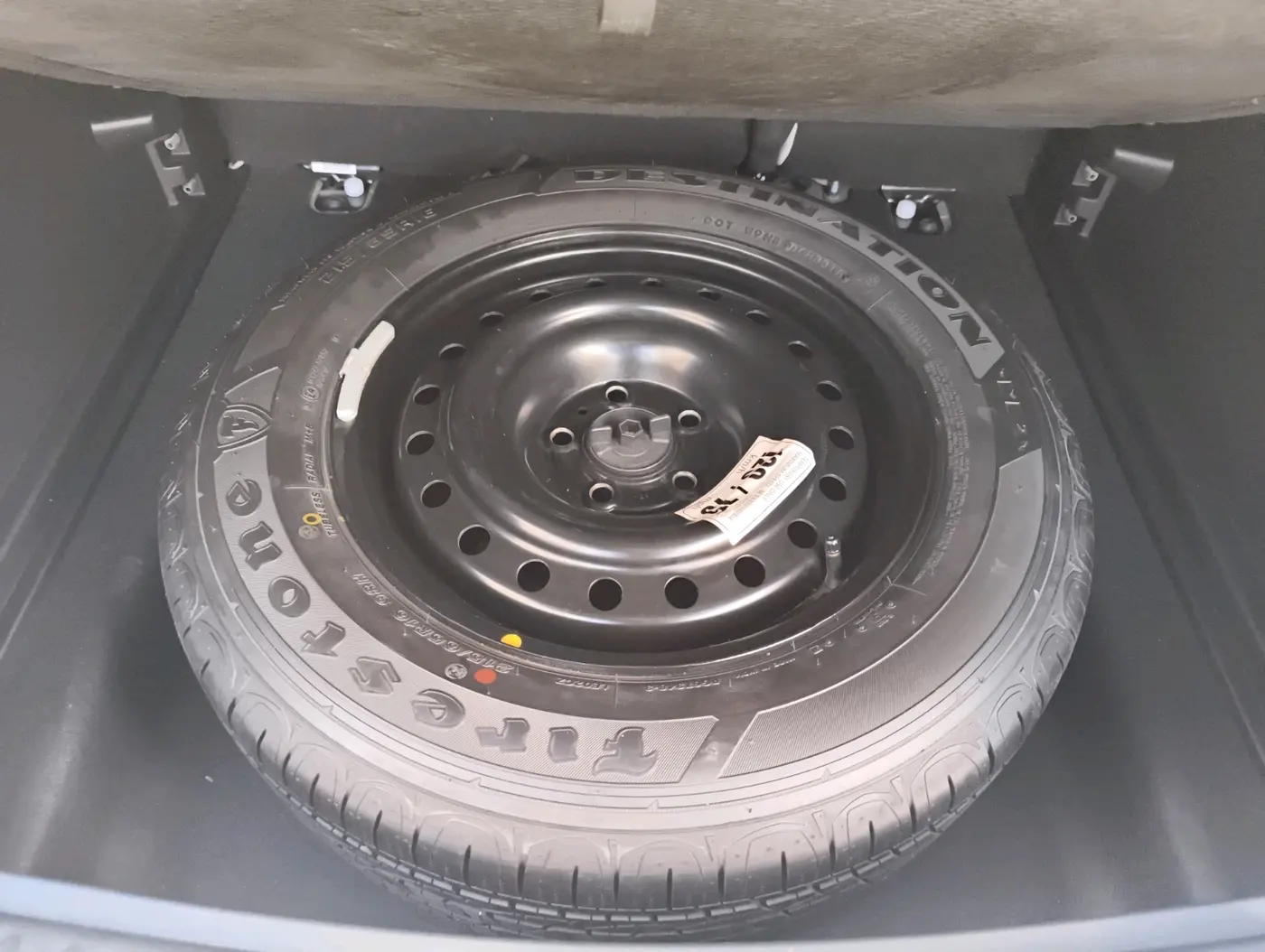 2019 Jeep Compass LIMITED PLUS DIESEL 4X4, Diesel, Manual, 1,69,181 km, tyre