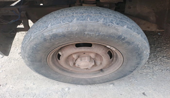 2011 Mahindra Bolero SLE BS IV, Diesel, Manual, 1,67,525 km, tyre