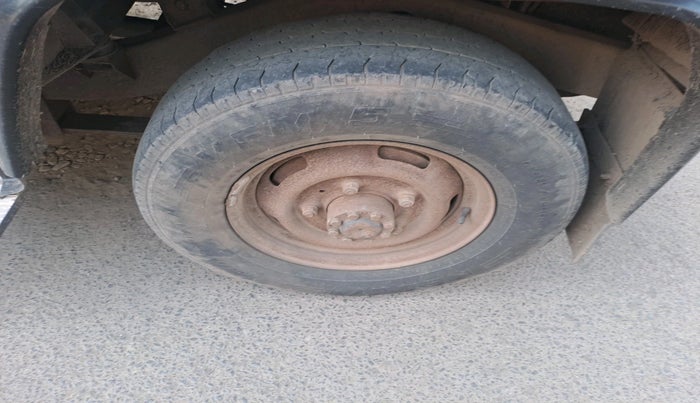 2011 Mahindra Bolero SLE BS IV, Diesel, Manual, 1,67,525 km, tyre