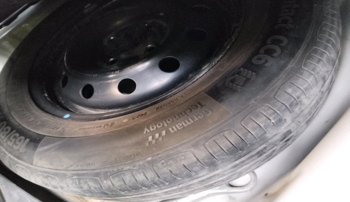 2019 Maruti Swift VXI AMT, Petrol, Automatic, 74,223 km, tyre