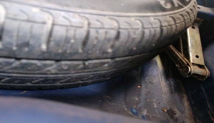 2013 Hyundai Eon MAGNA +, Petrol, Manual, 78,197 km, tyre