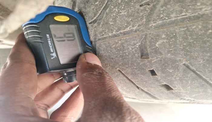 2011 Mahindra Scorpio VLX 2WD AIRBAG BS-III, Diesel, Manual, 1,38,383 km, tyre