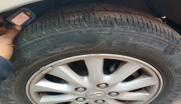 2012 Toyota Innova V 2.5 7 STR, Diesel, Manual, 1,04,198 km, tyre