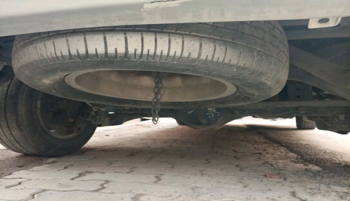 2012 Toyota Innova V 2.5 7 STR, Diesel, Manual, 1,04,198 km, tyre