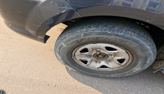 2018 Tata Safari Storme 2.2 EX 4X2, Diesel, Manual, 1,56,925 km, tyre